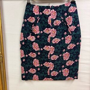 Vintage Silk Floral Pink and Green Women's Skirt - Size 6